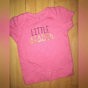 NWT Carter's Child O' Mine Pink 'LITTLE SISTER' Newborn Precious Baby Tee🍼